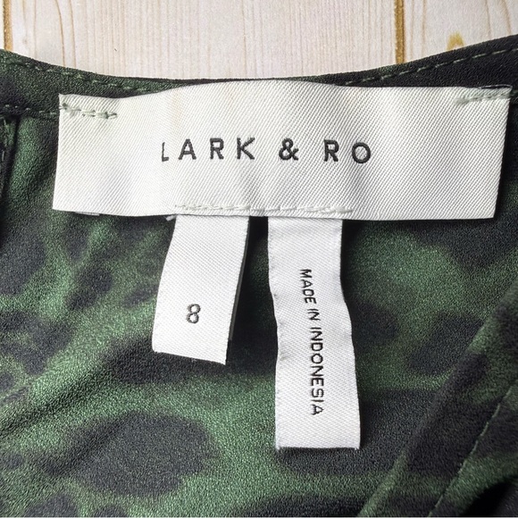 Lark & Ro Dark Green Cheetah Print Long Sleeve Blouse - Picture 3 of 4